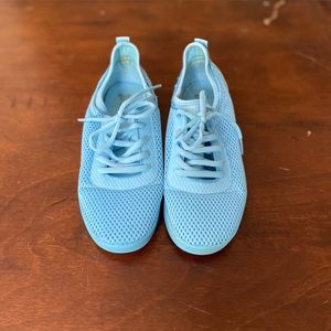 😎 3/$20 Brash athletic shoe